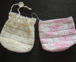 レース編みの巾着袋、ピンク製作途中