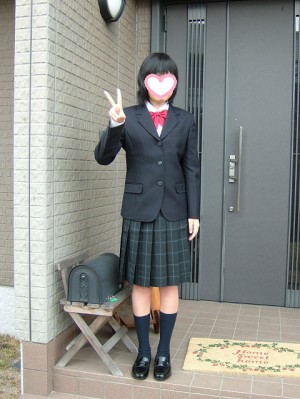 高校の制服に身を包んで、入学式の朝です