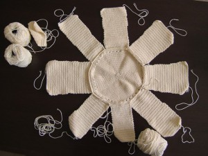 編みかけの手編みの帽子