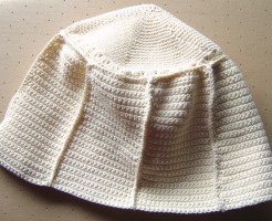 編みかけの帽子、完成しました