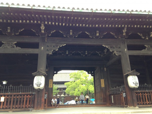 東寺の門