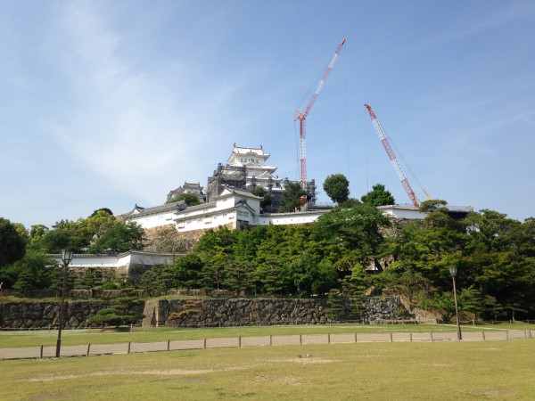 足場解体中の姫路城